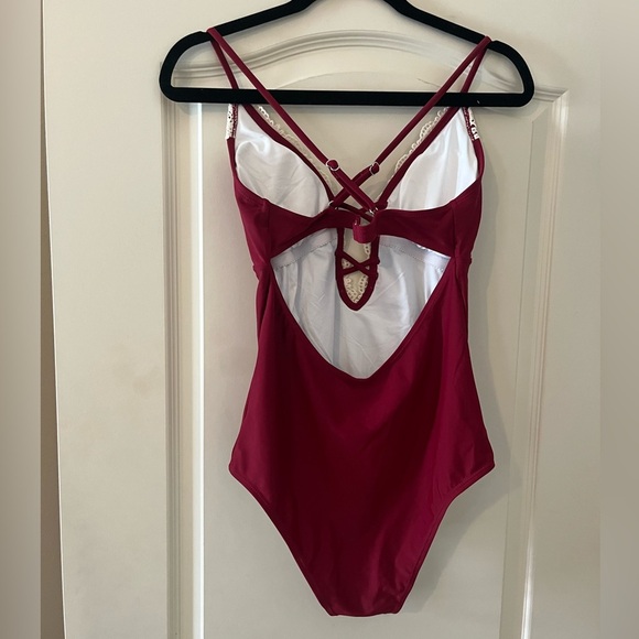 NEW! Cupshe Burgundy With Cream Embroidery detail Swimsuit Women’s M - Picture 5 of 16